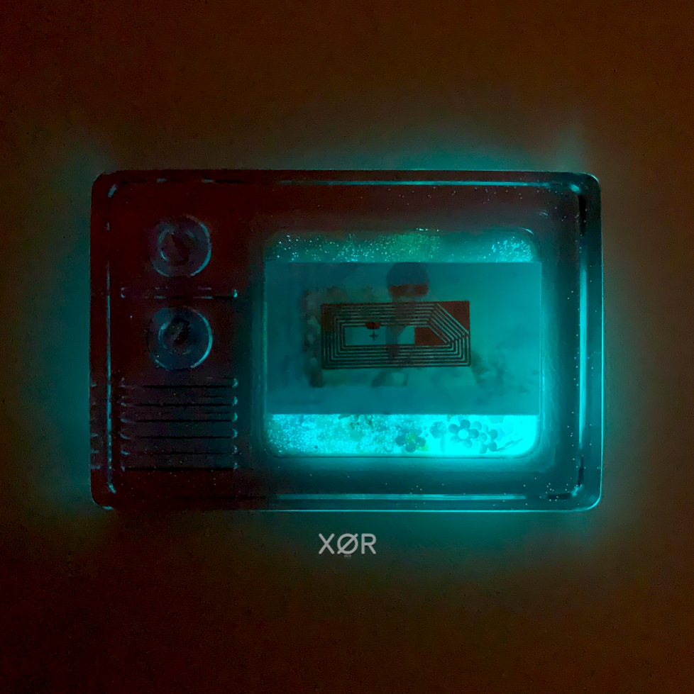 XØR™ Handcrafted Card ZAYNE 🩵 Fluorescent | NFC | Suspended Glitter