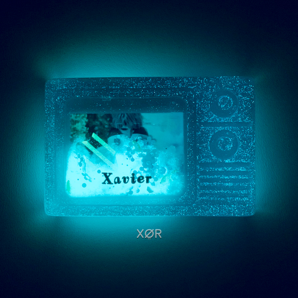 XØR™ Handcrafted Card XAVIER 💜 Fluorescent | NFC | Suspended Glitter & Luminescent Star 🌟
