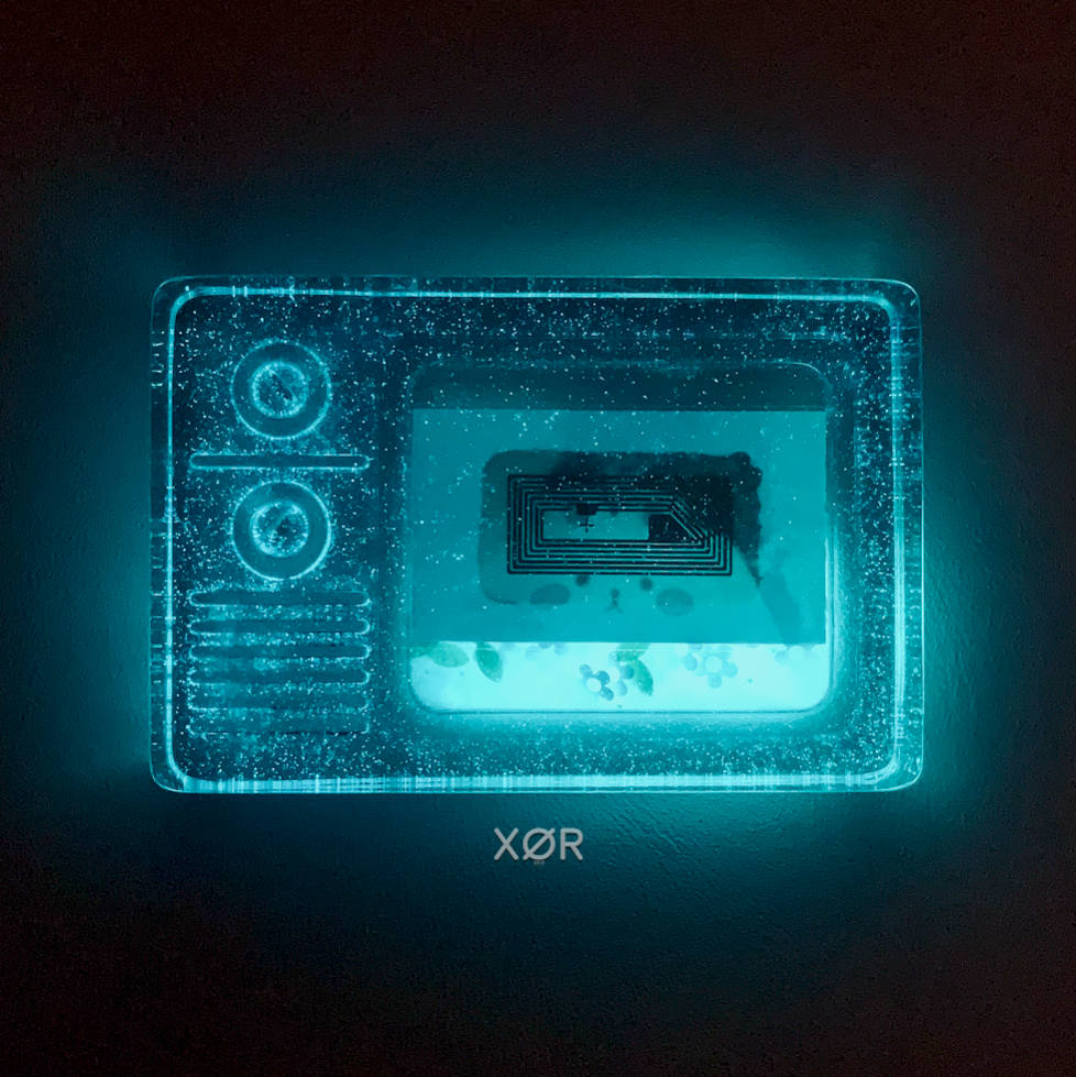 XØR™ Handcrafted Card XAVIER 💜 Fluorescent | NFC | Suspended Glitter & Luminescent Star 🌟